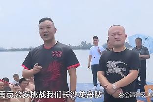 轻轻松松？！哈登训练中随手来了个中圈三分？